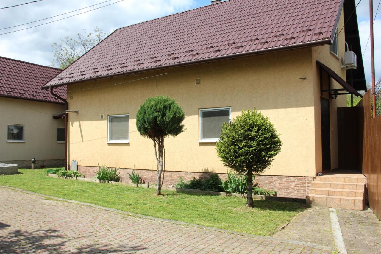 Appartement Ріточка à Berehove  Extérieur photo