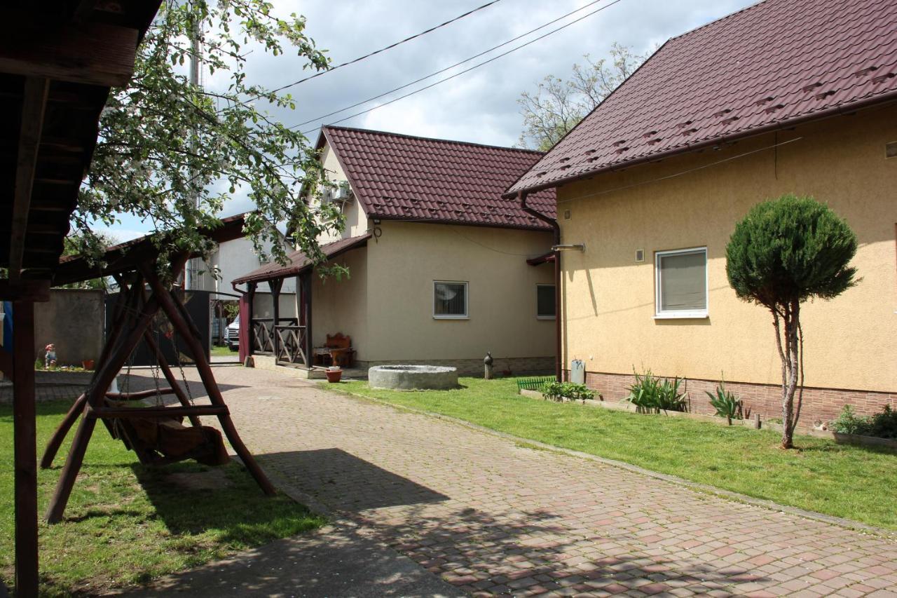 Appartement Ріточка à Berehove  Extérieur photo